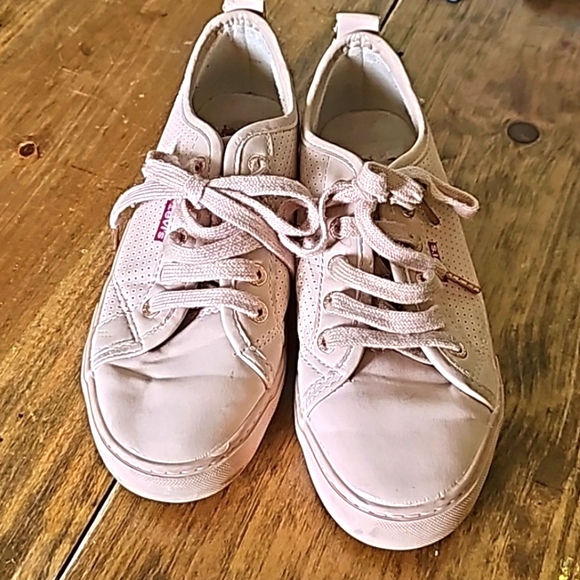 Women Pink Levi's shoes - Picture 2 of 5